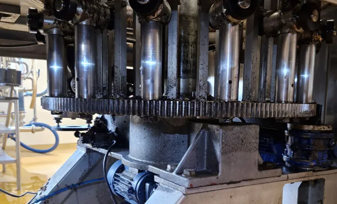 Révision d'une embouteilleuse !, Eclassan, Perrier EGM